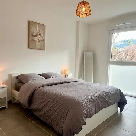 Brand New Flat With Terrace And Parc View Apartment *