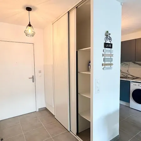 Brand New Flat With Terrace And Parc View Apartment